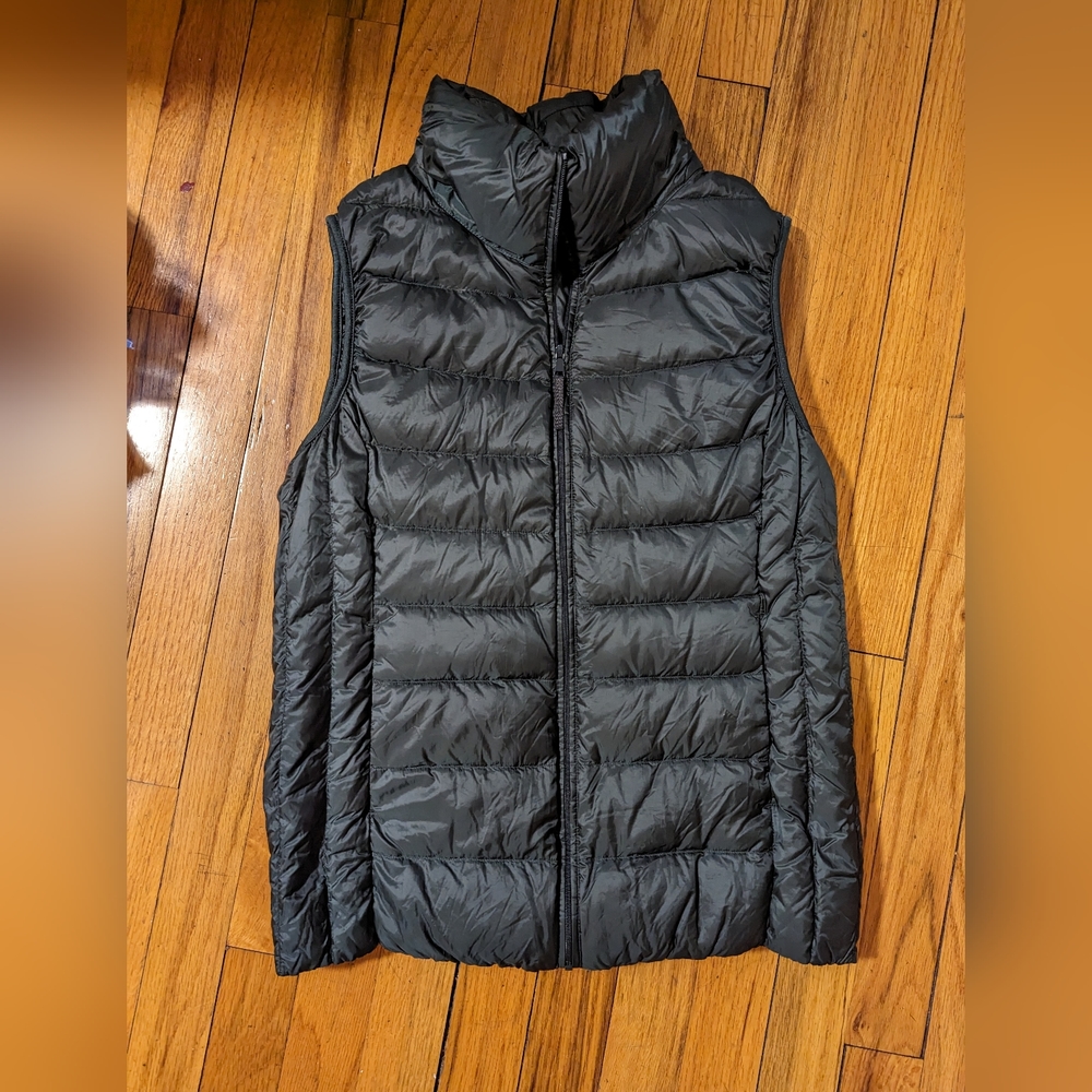 Dark green Uniqlo Ultra Light Puffer Vest